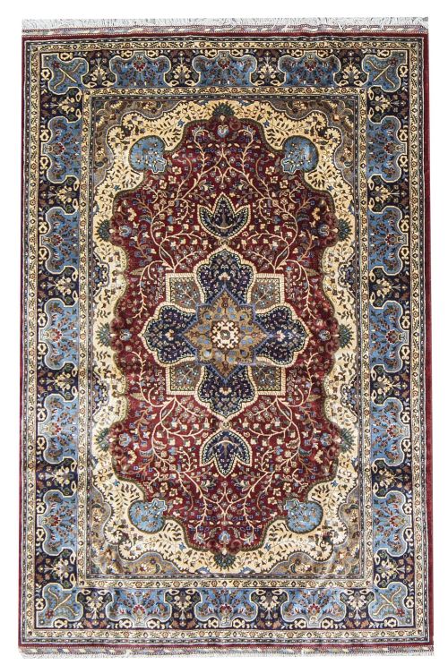 Alfombra en lana con profusa decoración en azul y beige sob