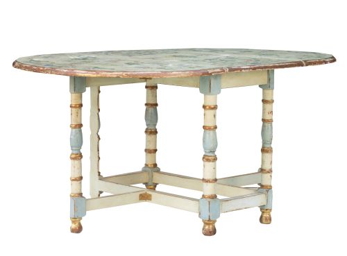 Mesa de alas de madera tallada, policromada y dorada.Port