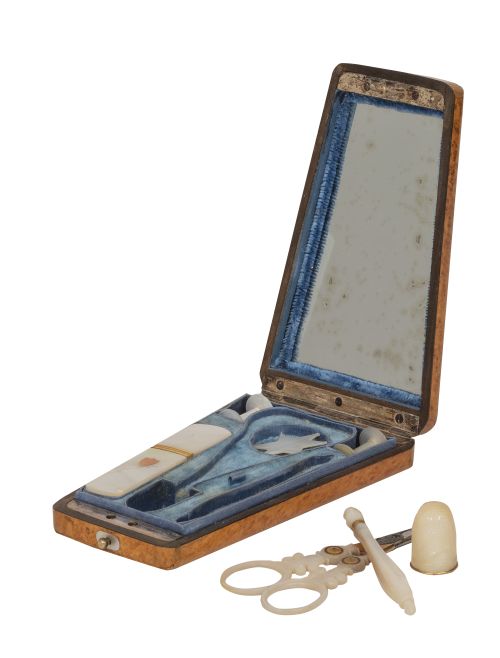 Estuche de costura con caja de madera de raíz y aplicación 