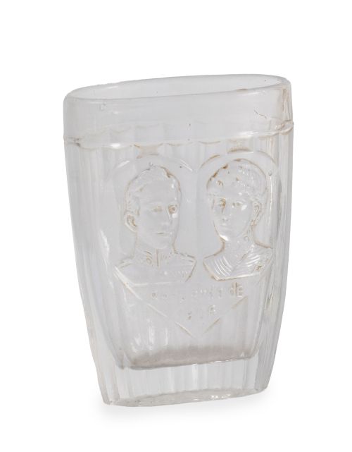 Vaso de cristal de recuerdo con Alfonso XIII y Victoria Eug
