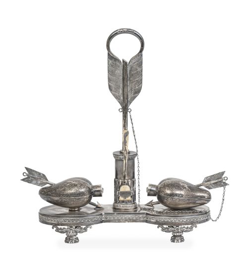 Especiero de plata con dos corazones con asas en forma de f