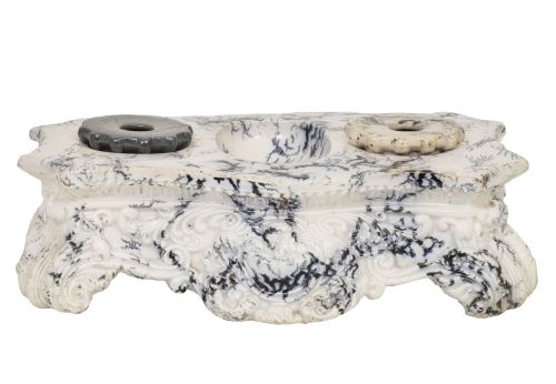 Escribanía de cerámica esmaltada en azul y blanco de la ser