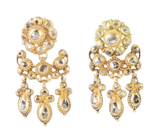 Pendientes largos de diamantes S. XIX con rosetón superior 