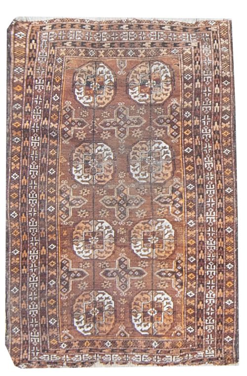 Alfombra decorada con motivo de "gul" y campo naranja.