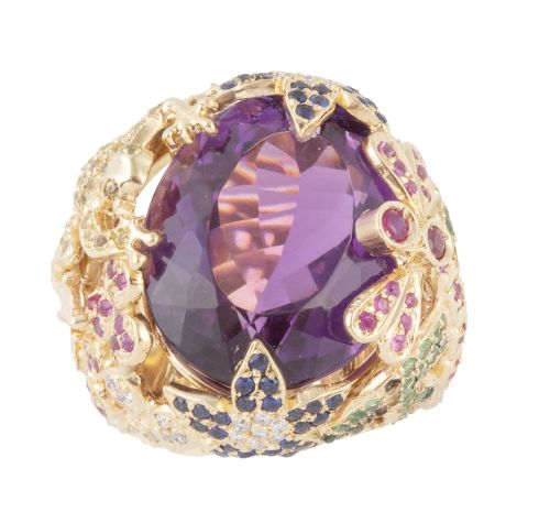 Sortija con amarista oval central, en montura calada con mo