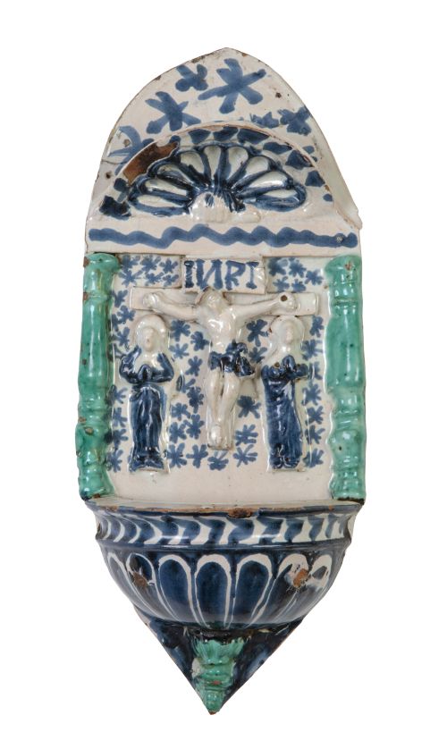 Benditera de cerámica esmaltada en azul, blanco y verde con