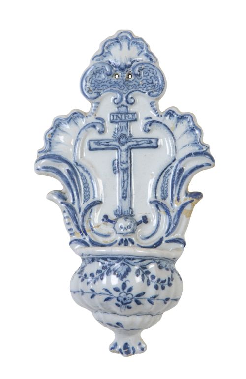 Benditera de cerámica esmaltada en azul y blanco con Cristo