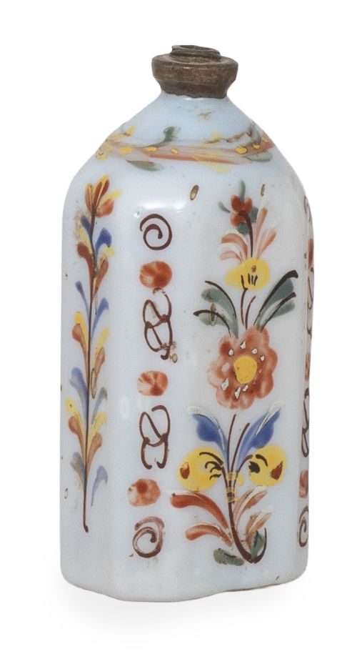 Garrafa de opalina con flores esmaltadas de colores.Bohem