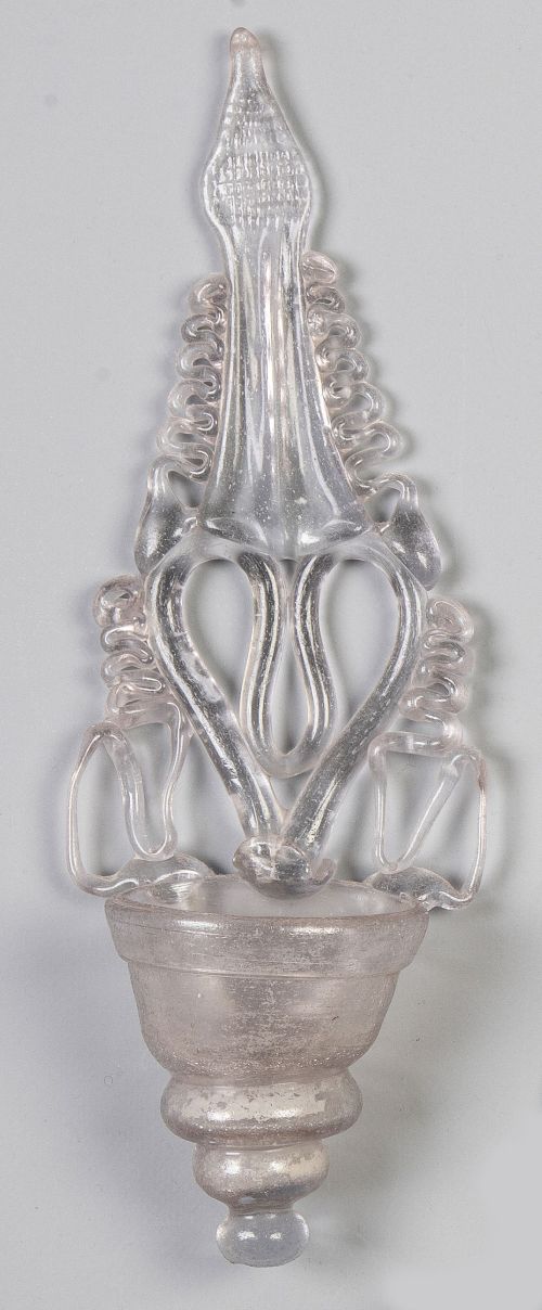 Benditera de vidrio transparente y rosa.Cataluña o Mallor