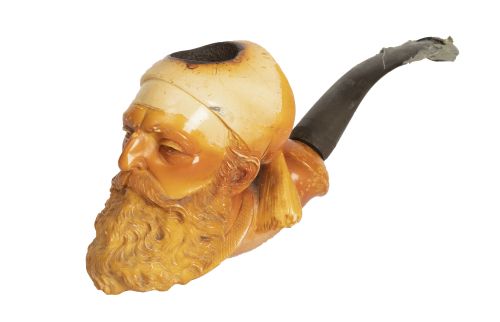 Pipa de espuma de mar tallada con forma de hombre barbado.