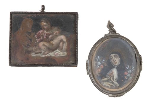 Lote de dos medallas devocionales, una con la Virgen de la 