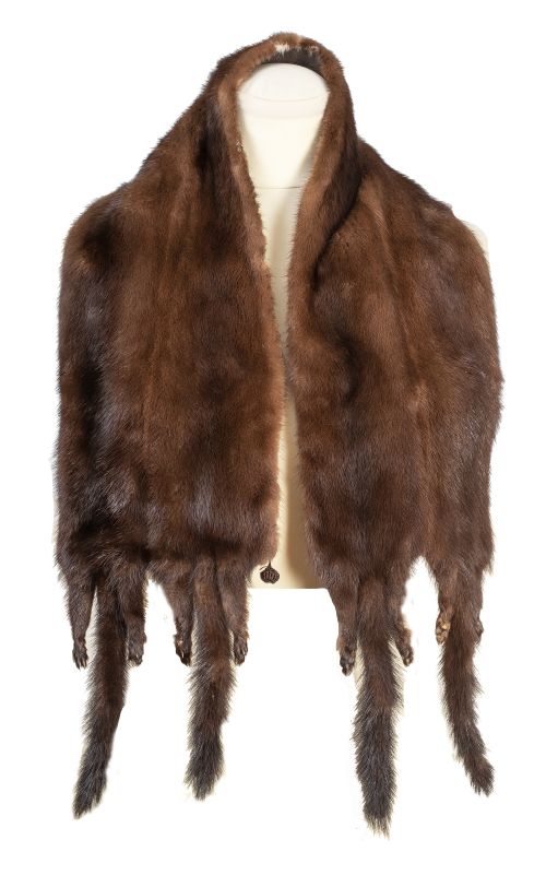 Bufanda vintage en piel de visón marrón oscuro con remate d