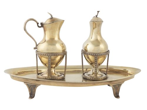 Recado de vinajeras de plata sobredorada. Con marcas.Manu