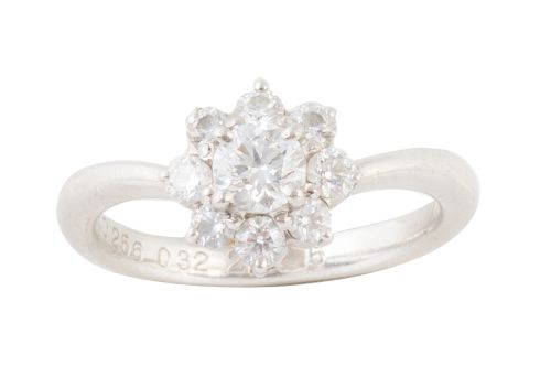 Sortija rosetón de brillantes engastados en garras