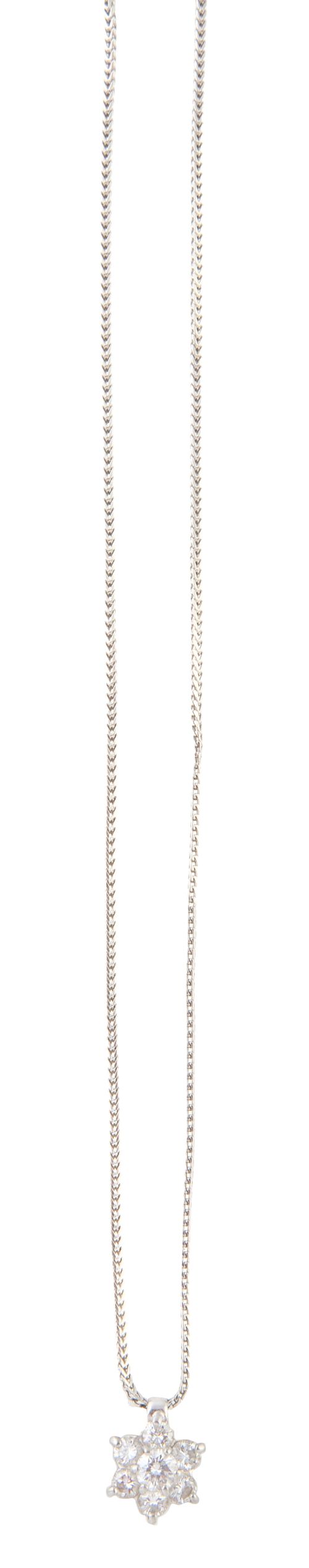 Colgante con rosetón de brillantes engastados en garras, co