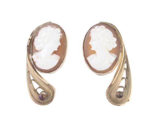 Pendientes con camafeos de dama en concha bicolor