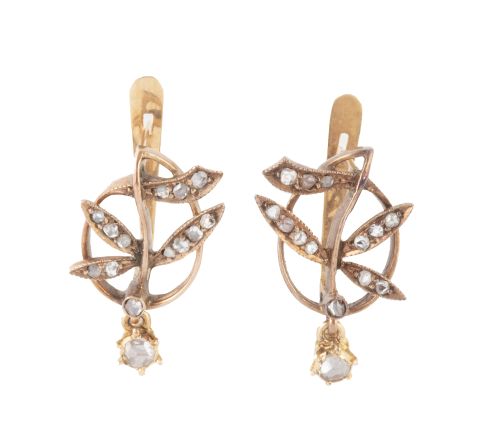 Pendientes S. XIX con hojitas de diamantes, y diamante de t