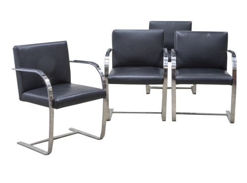 Lote de cuatro sillas Brno en acero y piel negra.Según di