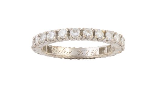 Sortija alianza completa de brillantes engastados en garras