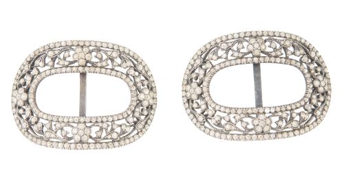 Pareja de hebillas S. XVIII de plata y strass con flores y 