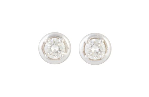 Pendientes dormilonas con brillantes de 0,30 ct cada uno