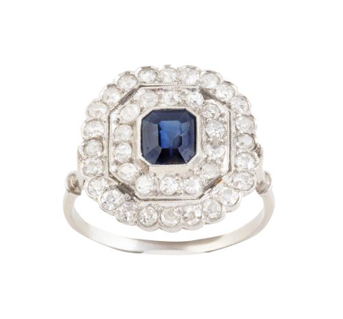 Sortija años 30 con zafiro de talla cuadrangular en doble m