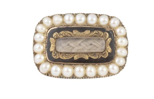 Broche inglés de luto S. XIX, con cabello trenzado en marco