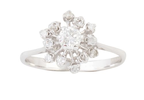 Sortija rosetón de brillantes con brillantes a diferentes a