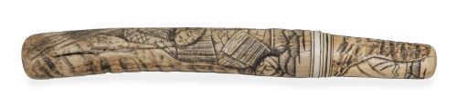 Tanto de hueso tallado con personajes.Japón, finales del 