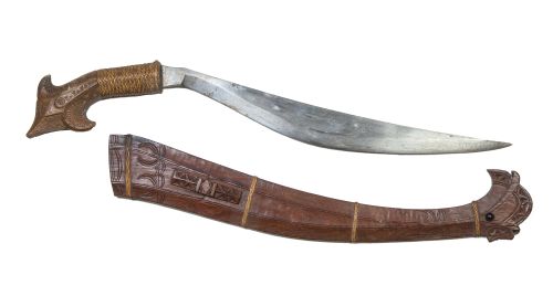 Espada o talibon con mango y empuñadura de madera y ratán.