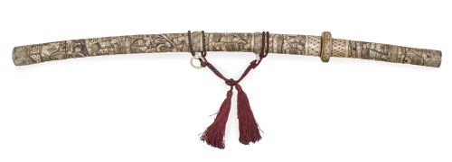 Katana con funda decorada con figuras talladas en hueso y b