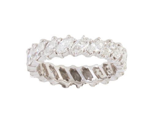 Sortija alianza completa de diamantes talla navette