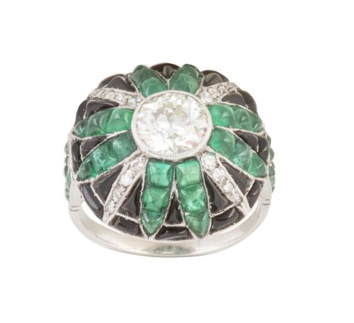 Sortija de esmeraldas ónix y brillantes estilo Art-Decó, co