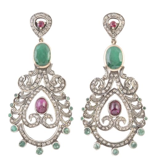 Pendientes largos con diseño de pluma de pavo real de diama