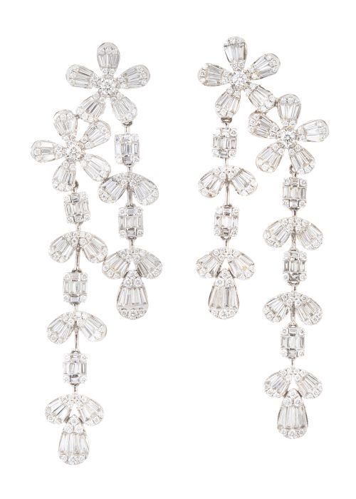 Pendientes largos con dos cascadas de mortivos florales de 