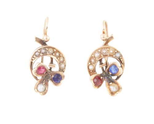 Pendientes S. XIX con diseño media luna de perlitas y trébo