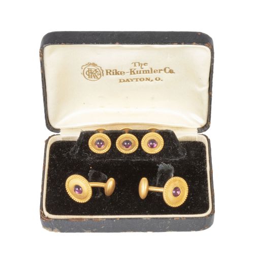 Conjunto de pareja de gemelos y tres botones de pp. S. XX  