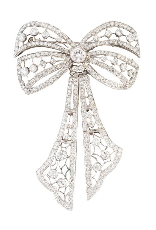 Broche-colgante Art-Decó con diseño de lazo de brillantes d
