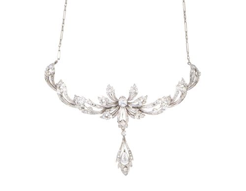 Collar de brillantes con centro de diseño floral, con hoja 