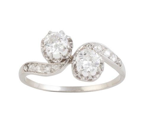 Sortija tu y yo de brillantes entre línea sinuosa de diaman