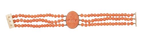 Brazalete de coral de Sciacca S. XIX con centro de camafeo 