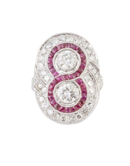 Sortija oval de brillantes y rubíes estilo Art-Decó, con do