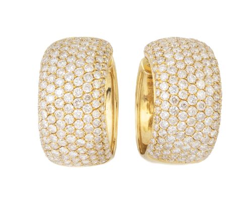 Pendientes criollas anchas con frente de pavé de brillantes