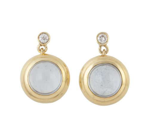 Pendientes con cabuchón de topacio azul que pende de chatón