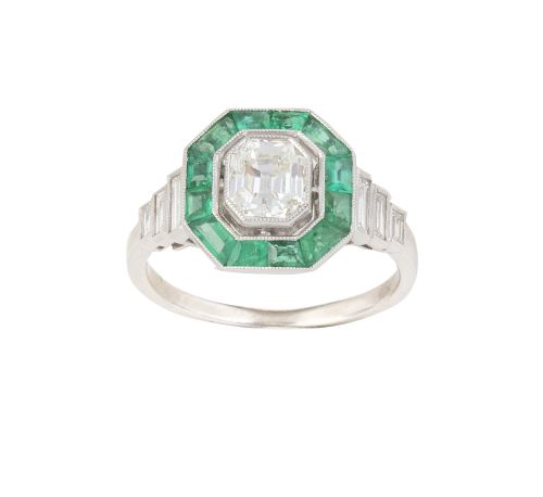 Sortija con brillante central de 0,95 ct, orlado de esmeral