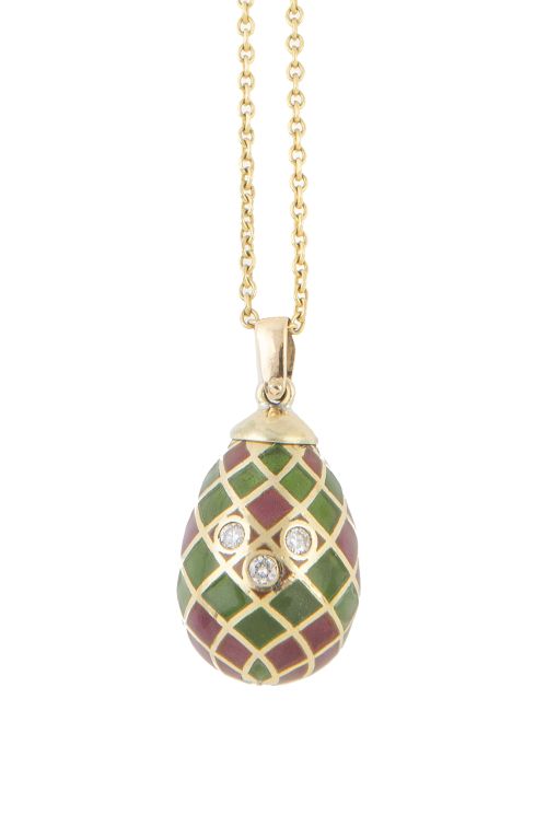 Colgante con diseño de huevo decorado en retícula con esmal