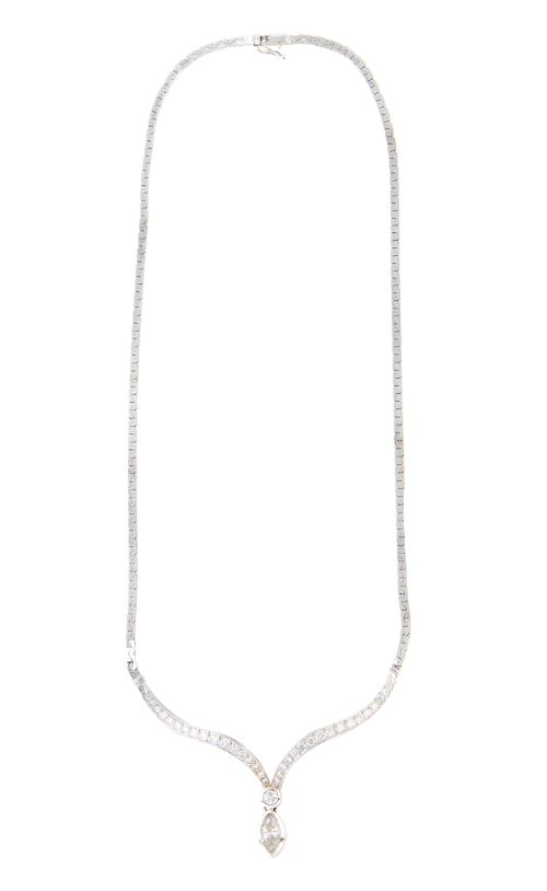Collar con frente en "V" de brillantes, con diamante talla 