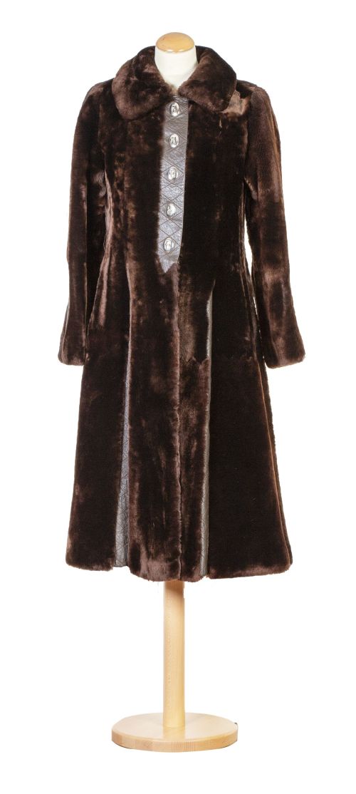 Abrigo largo vintage de piel de moutón combinado con piel d