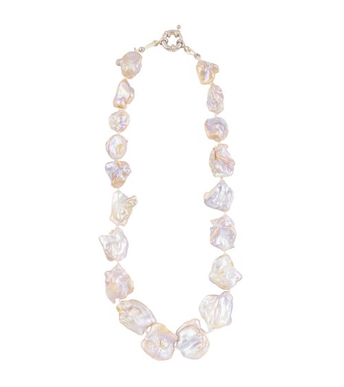 Collar de grandes perlas barrocas de tamaño creciente hacia