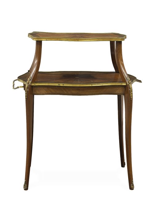 Etagere de estilo Luis XV de madera tallada y bronce dorado